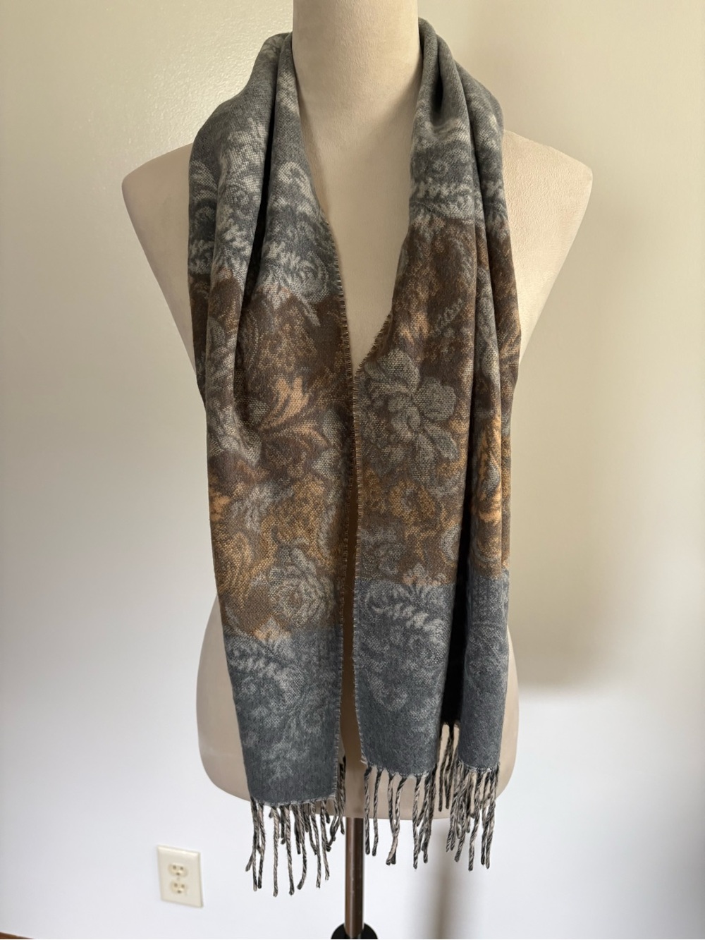 Croft & Barrow Double-Sided Floral Tapestry Fringe Scarf Gray Brown